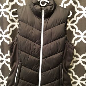 Black Gap Women’s Puff Vest - M new with tags
